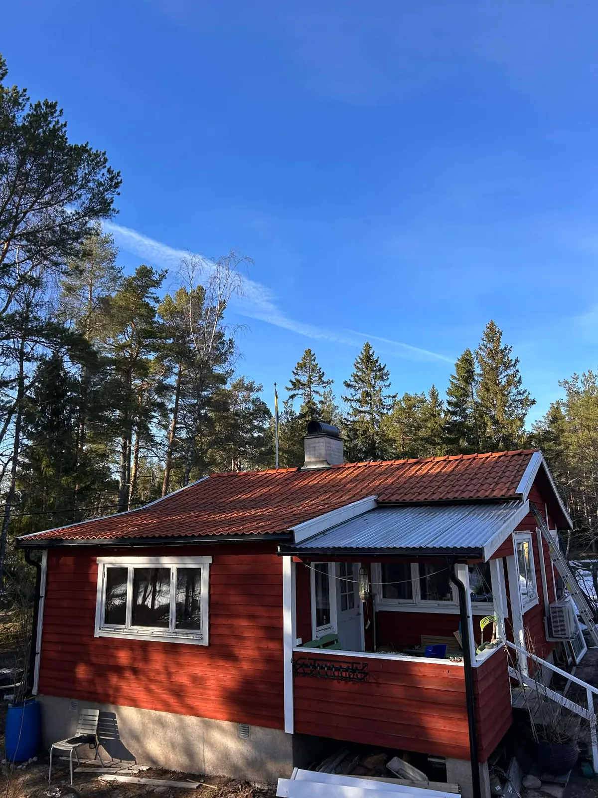 Omlagt rött tegeltak i Norrtälje